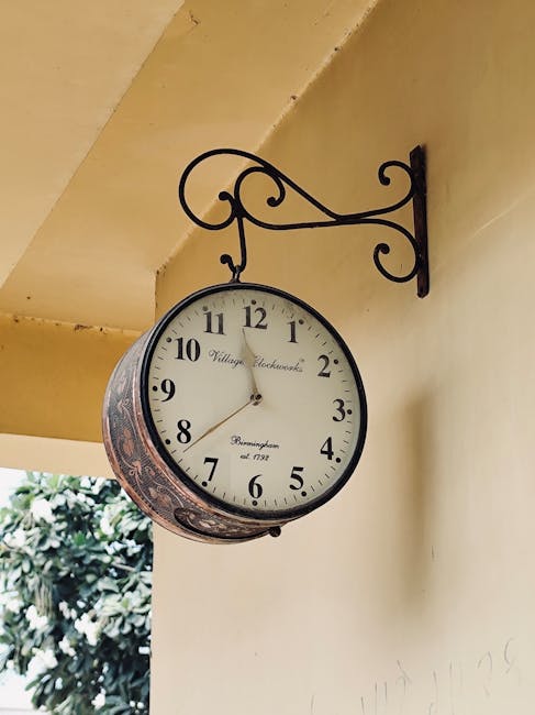 Hanging station clock